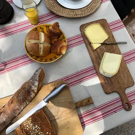 De La Sorgue Bed and Breakfast 3*